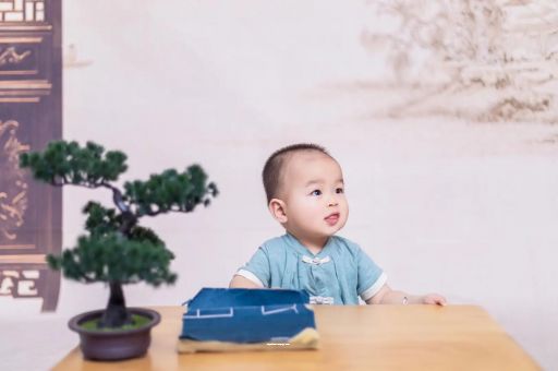 射阳怀孕肚子中间凹两边凸